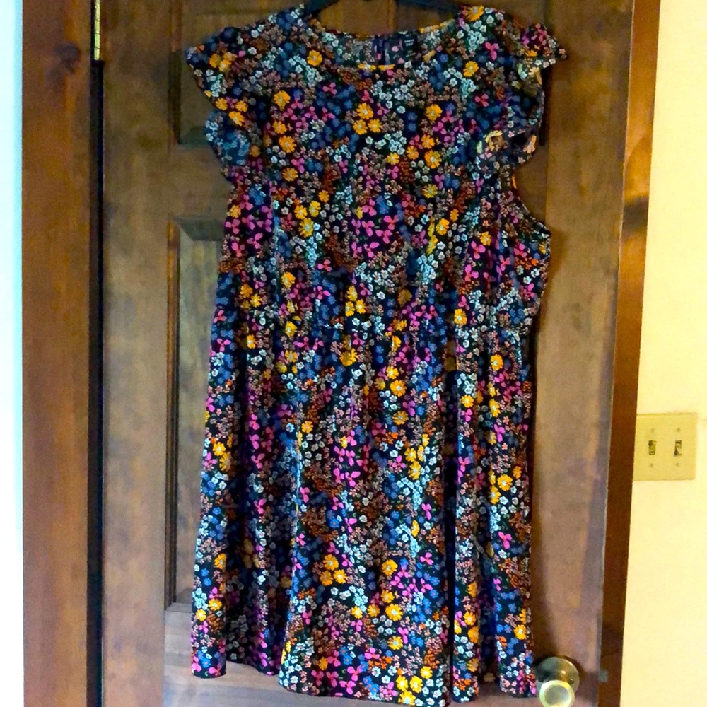 Beautiful floral dress 🧡